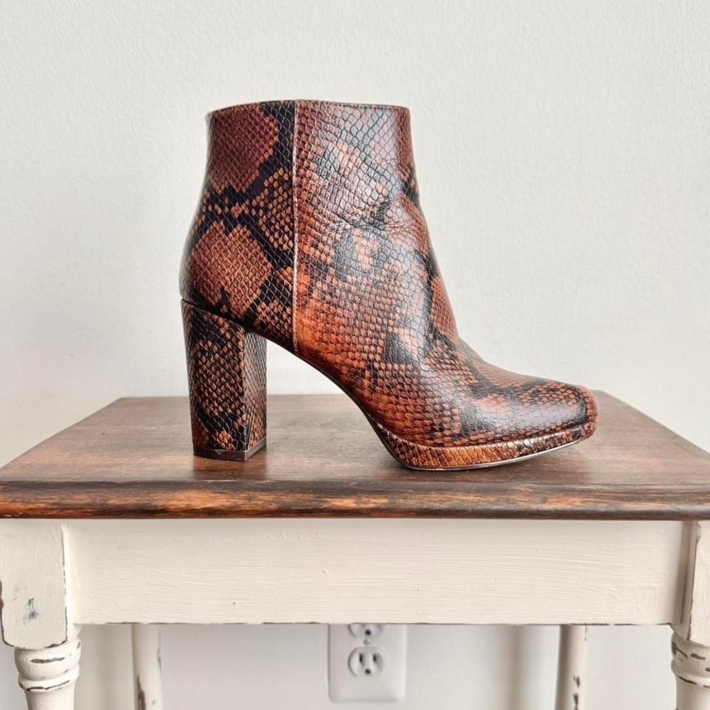 Orange / brown snakeskin ankle boot size 8 Vince Camuto python reptile exotic
